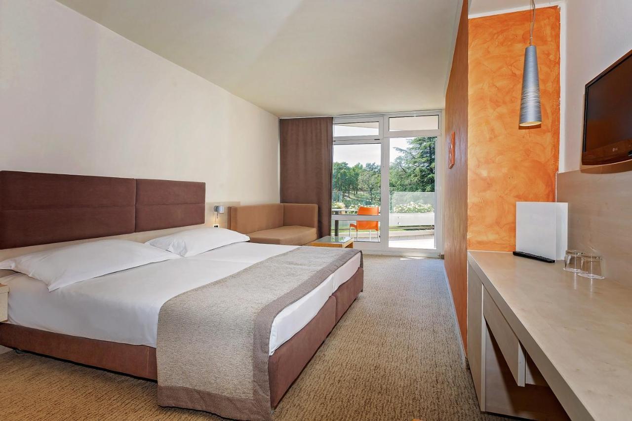 Hotel Mediteran Plava Laguna Porec Esterno foto