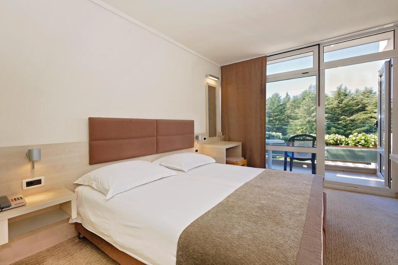 Hotel Mediteran Plava Laguna Porec Esterno foto