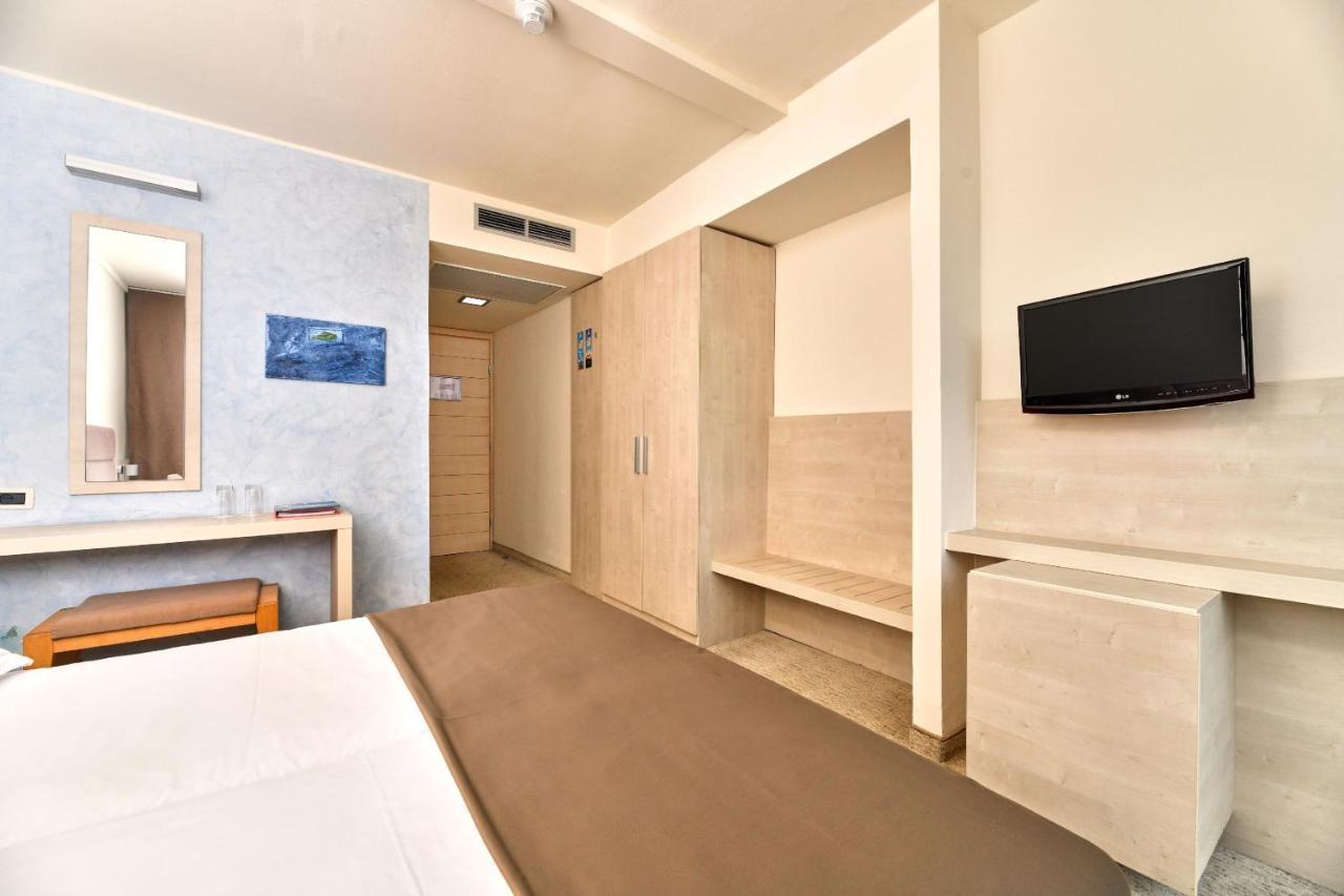 Hotel Mediteran Plava Laguna Porec Esterno foto