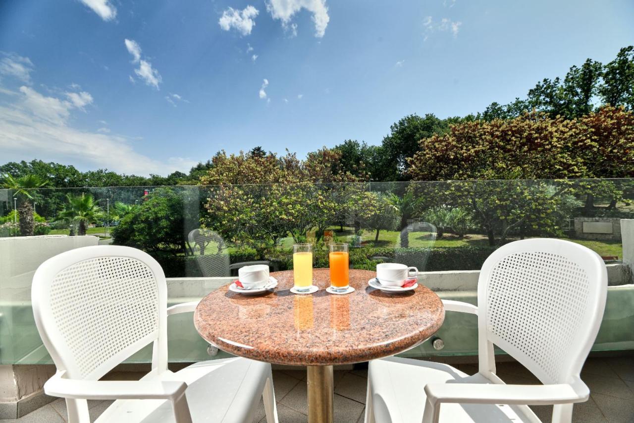 Hotel Mediteran Plava Laguna Porec Esterno foto