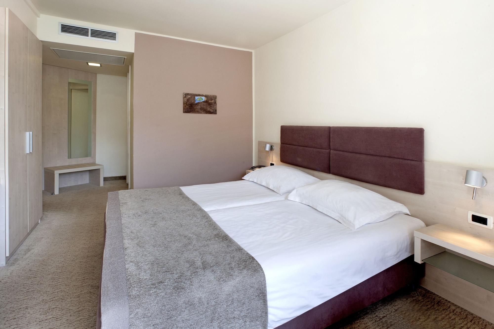 Hotel Mediteran Plava Laguna Porec Esterno foto