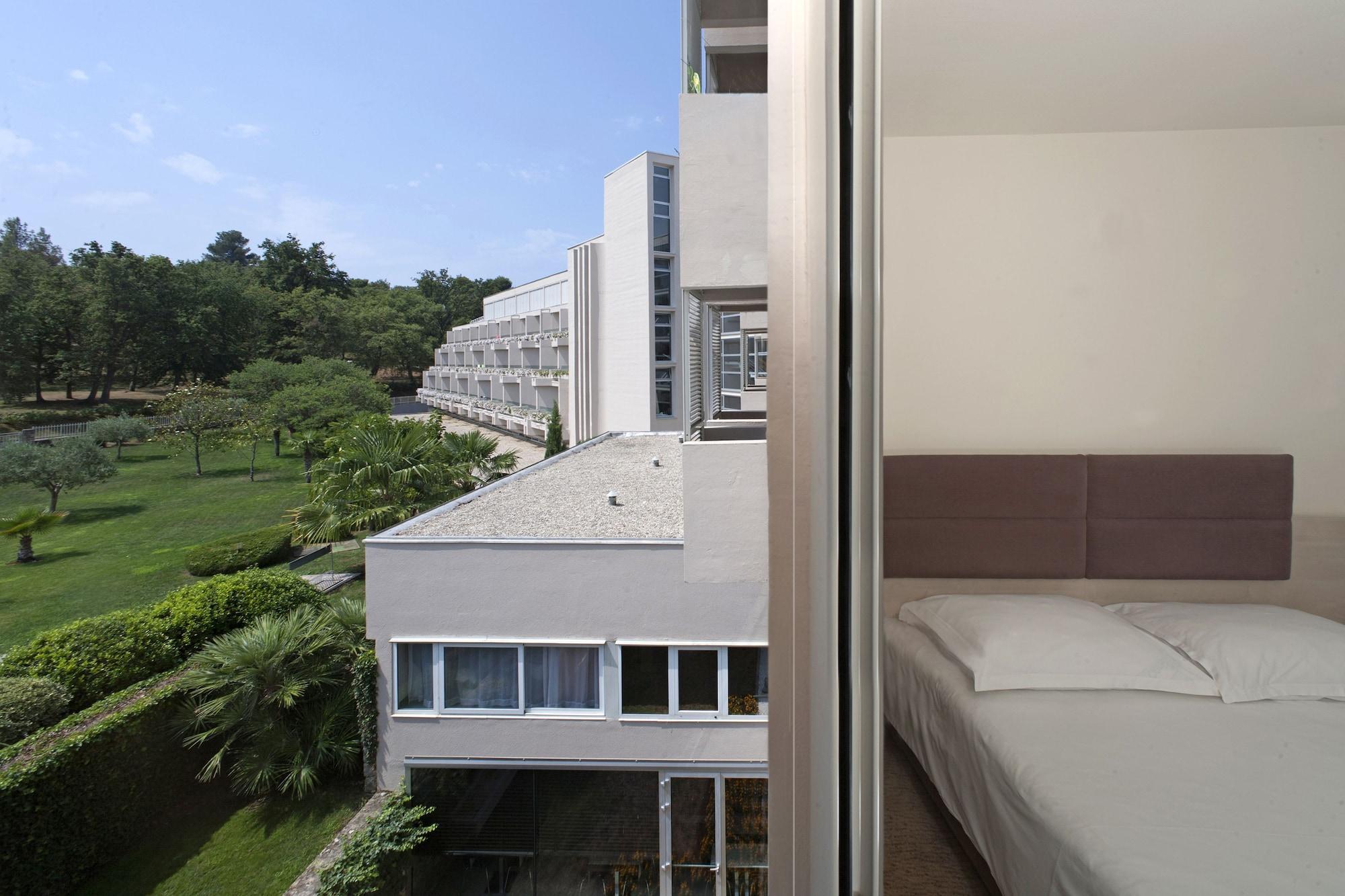 Hotel Mediteran Plava Laguna Porec Esterno foto
