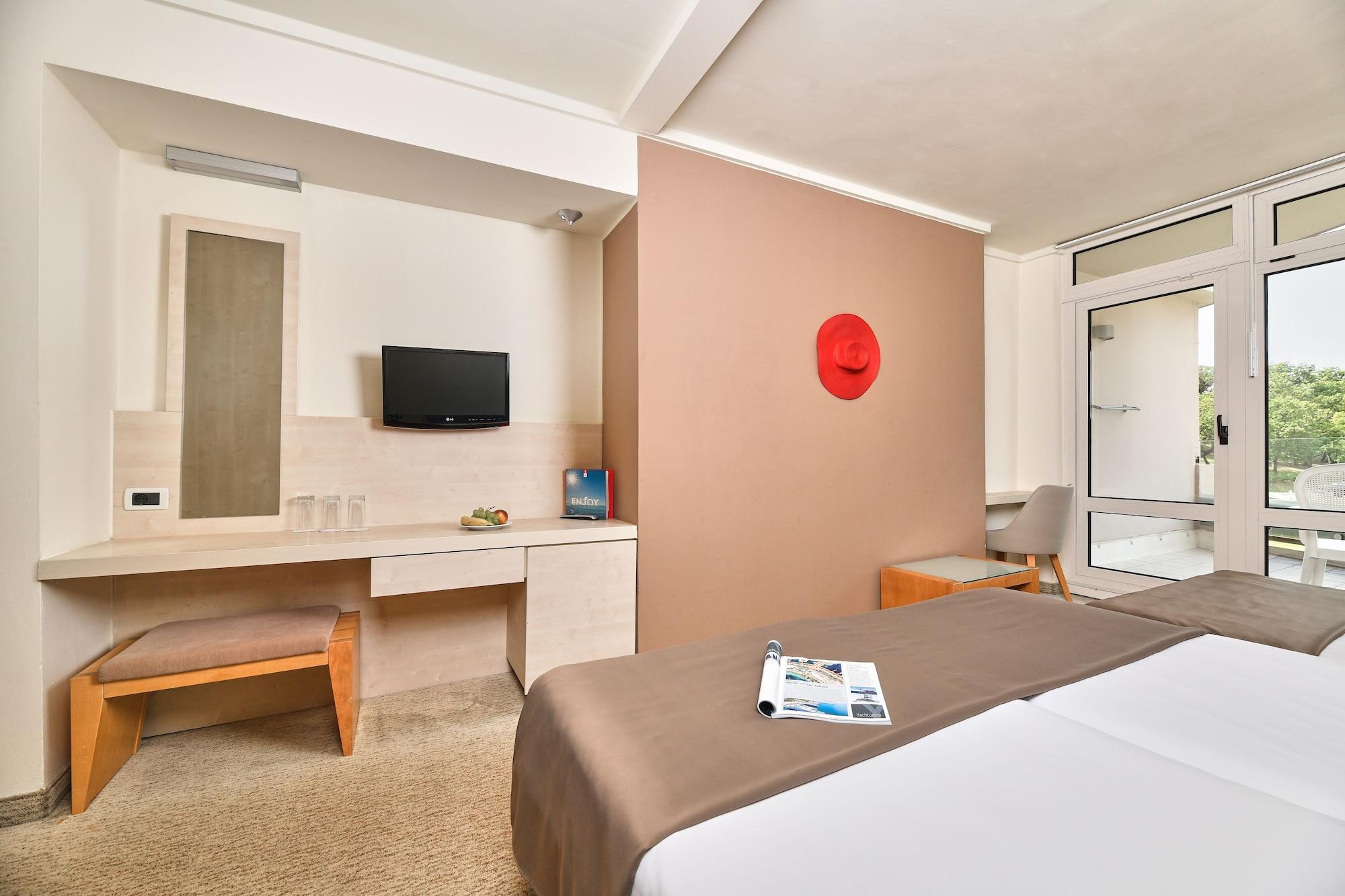 Hotel Mediteran Plava Laguna Porec Esterno foto