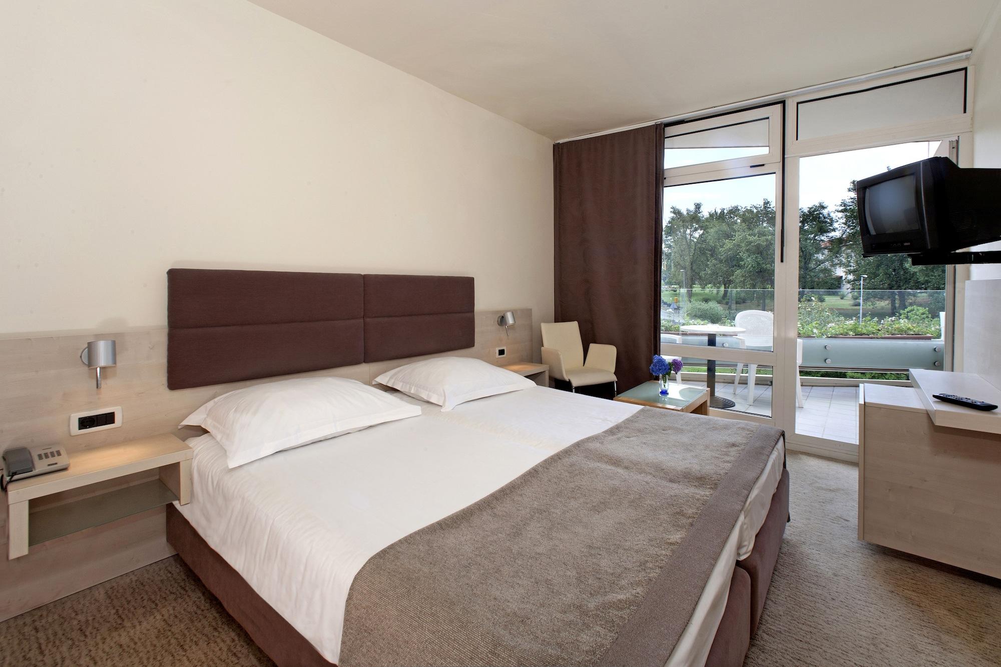 Hotel Mediteran Plava Laguna Porec Esterno foto