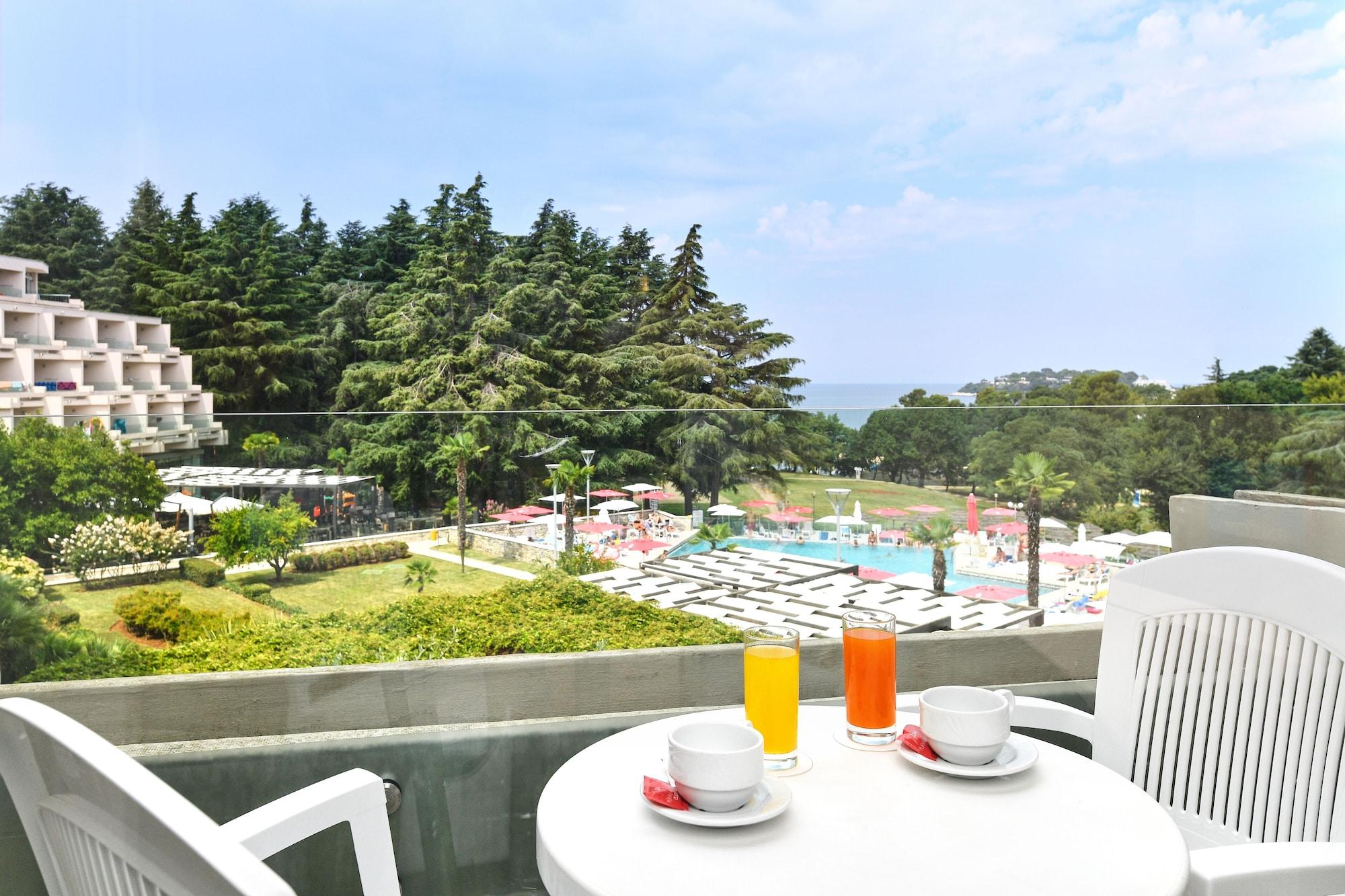 Hotel Mediteran Plava Laguna Porec Esterno foto