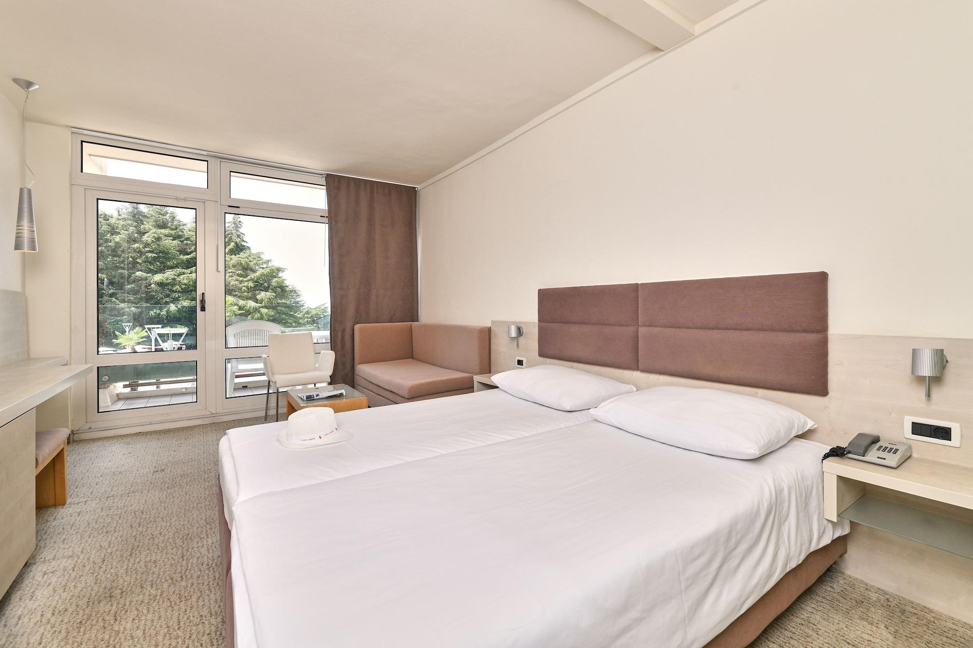 Hotel Mediteran Plava Laguna Porec Esterno foto