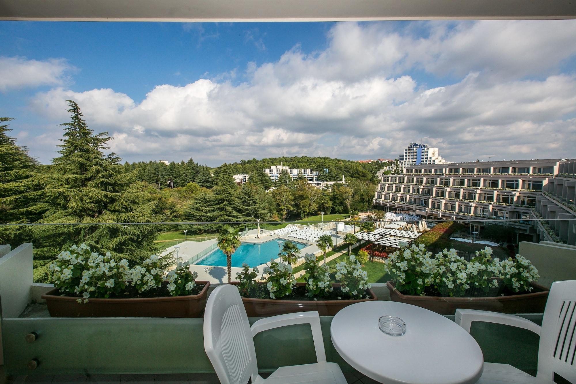 Hotel Mediteran Plava Laguna Porec Esterno foto