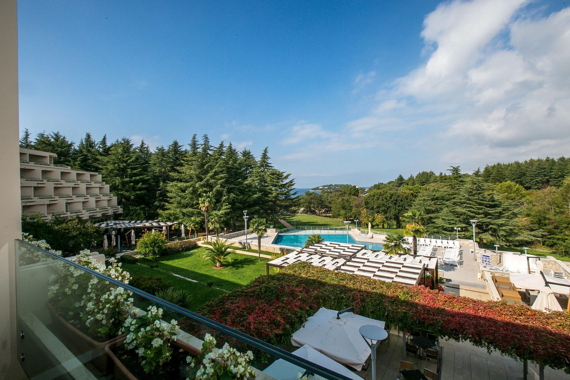 Hotel Mediteran Plava Laguna Porec Esterno foto
