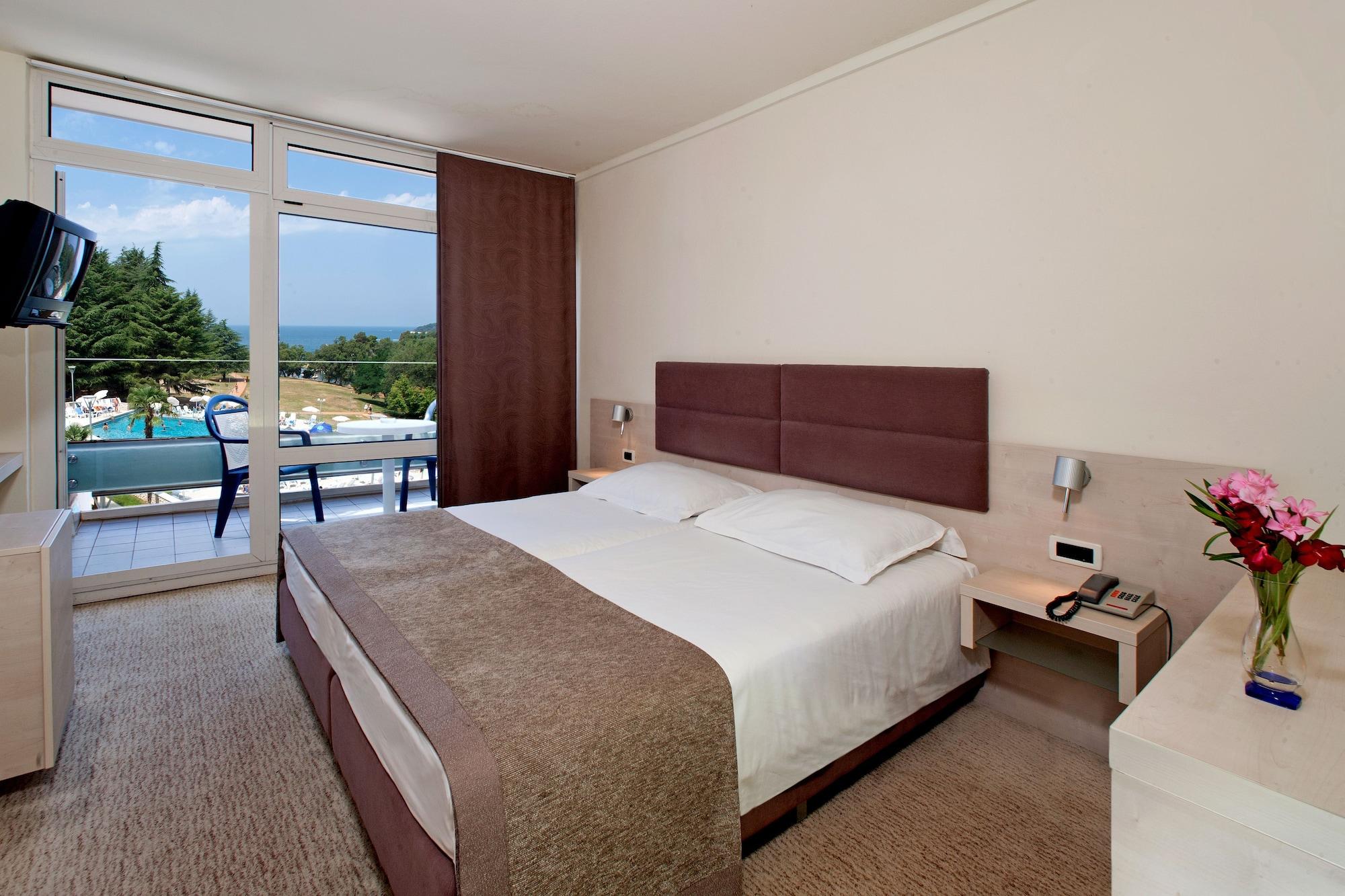 Hotel Mediteran Plava Laguna Porec Esterno foto
