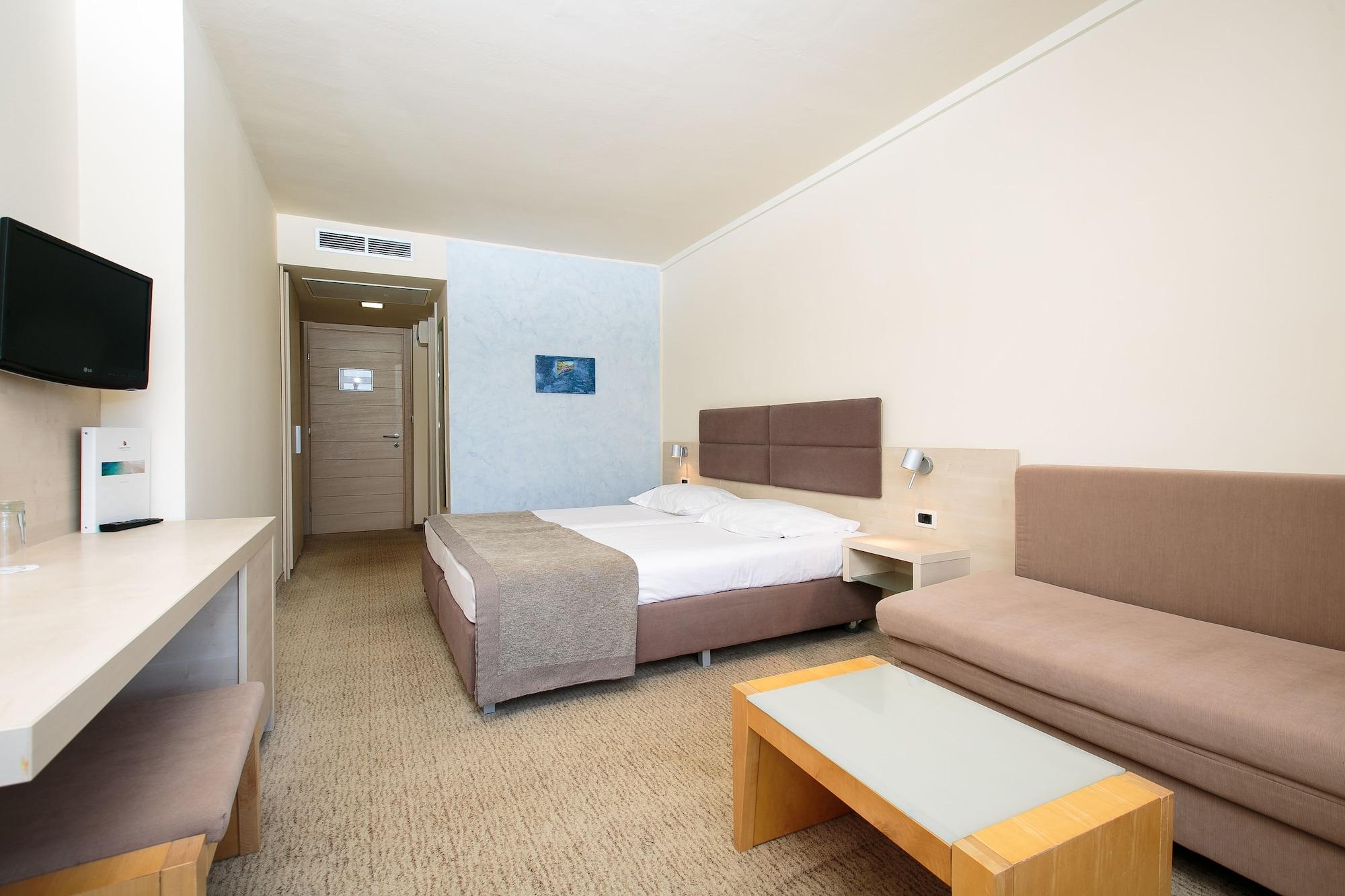 Hotel Mediteran Plava Laguna Porec Esterno foto