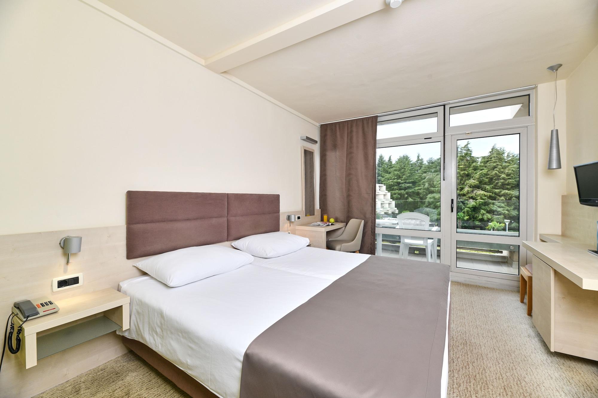 Hotel Mediteran Plava Laguna Porec Esterno foto