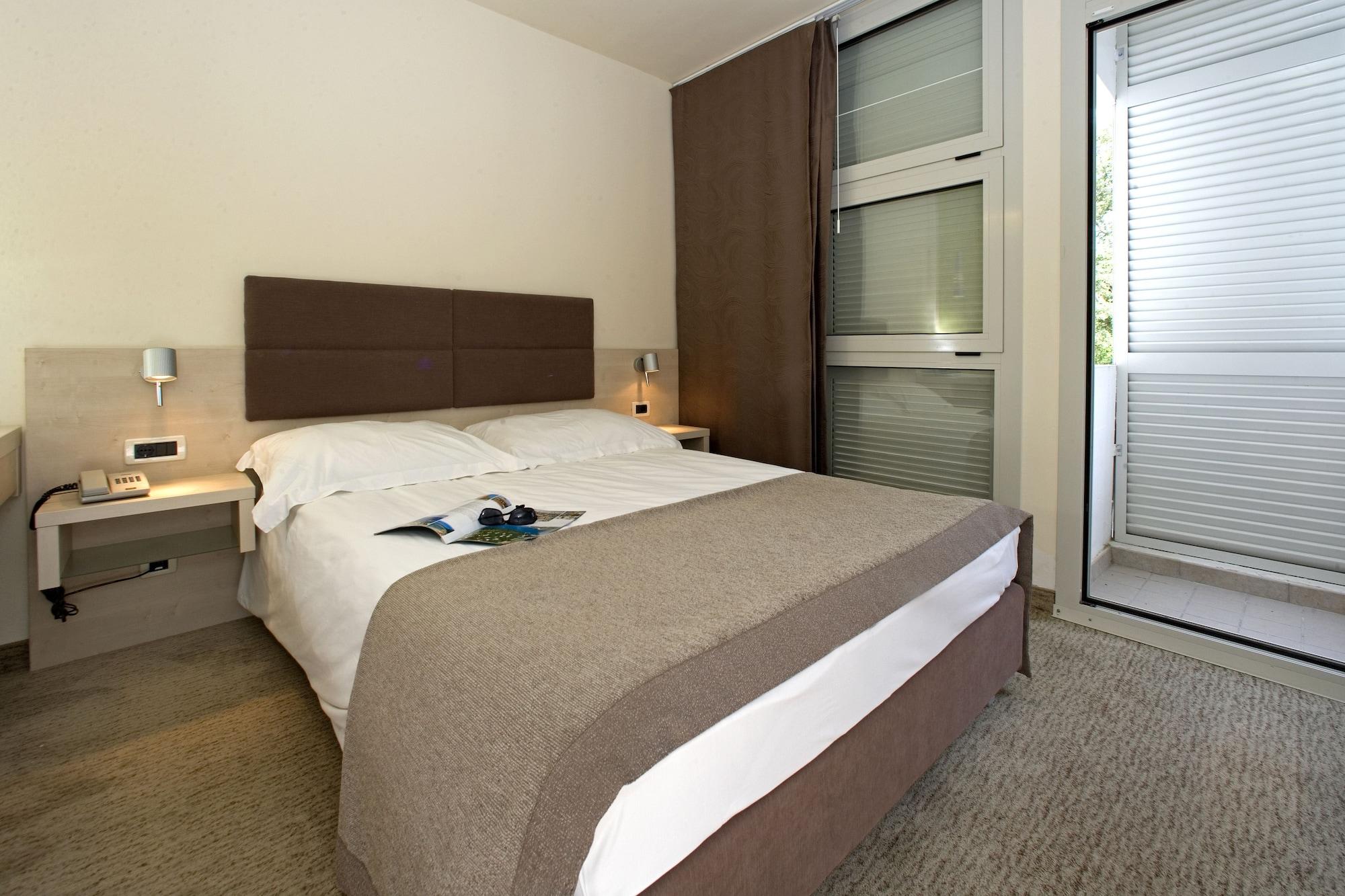 Hotel Mediteran Plava Laguna Porec Esterno foto
